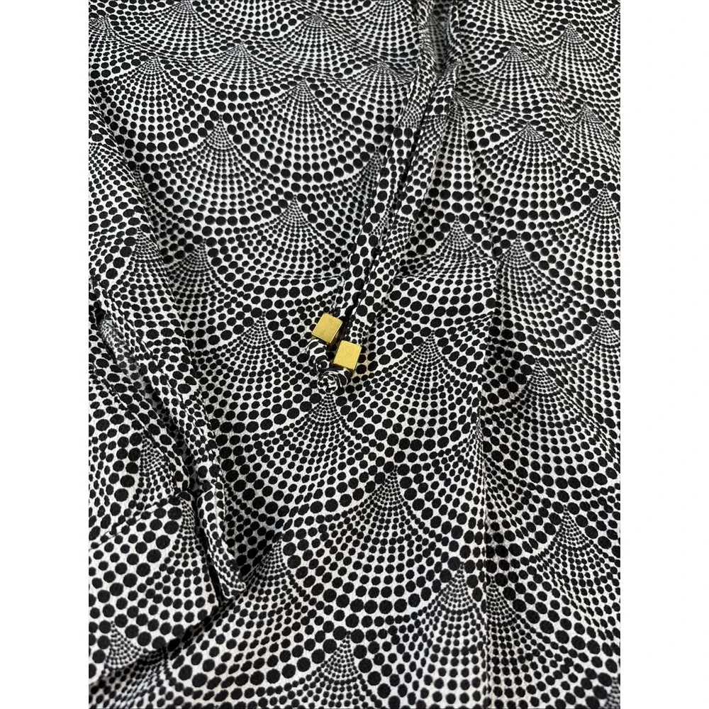 MICHAEL Michael Kors Geometric Scallop Keyhole Blouse Black White M Career Mod